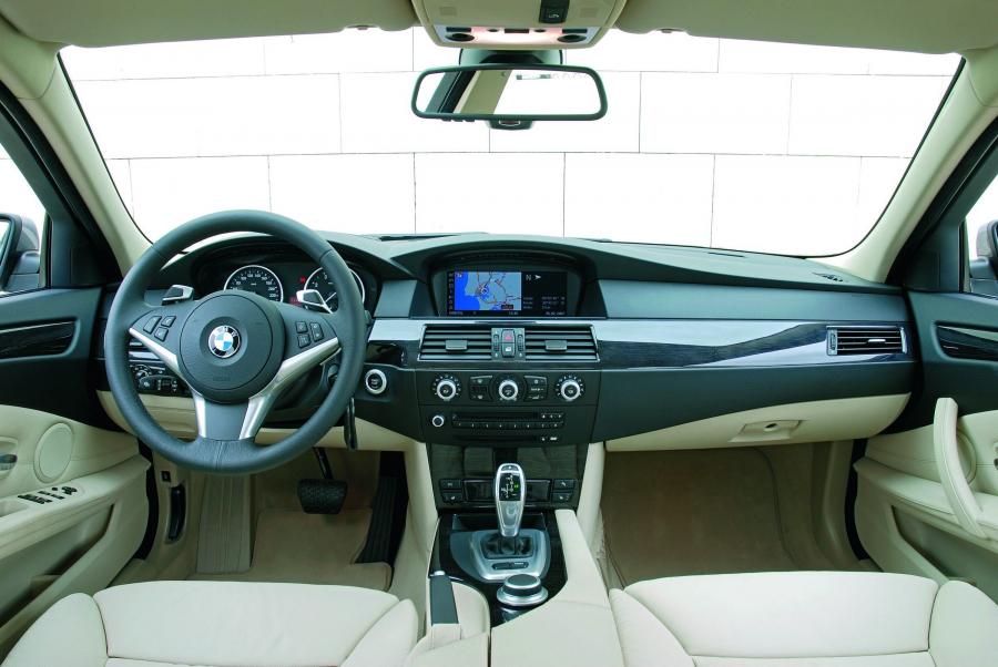  BMW 5-Series 2007 года  (фото 38 из 93)
